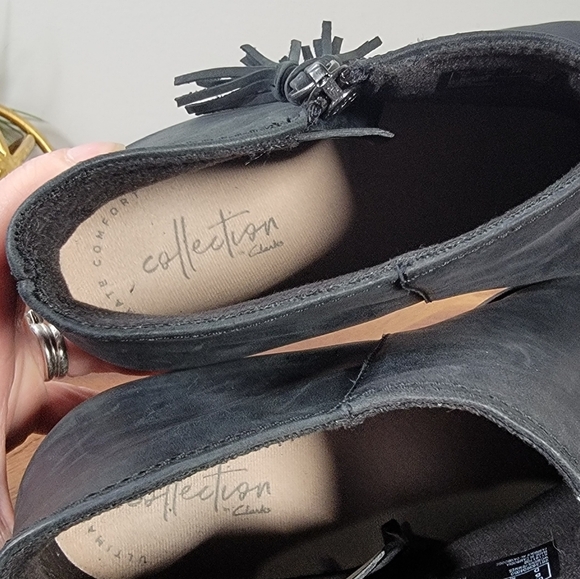 Clarks Collection Women's Black Leather Ankle Boots Size 7.5 Comfy Western Boho - Picture 11 of 14